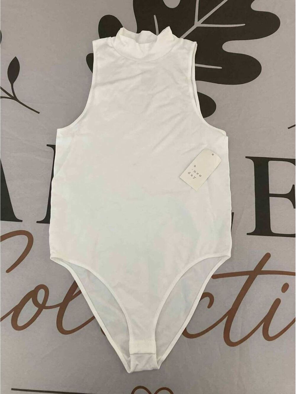 a new day White Sleeveless Mock Neck Bodysuit Medium